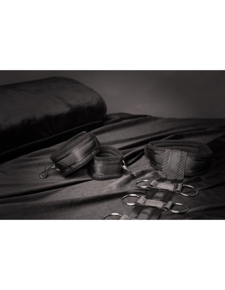 Attaches SM avec Collier et Menottes Restraint